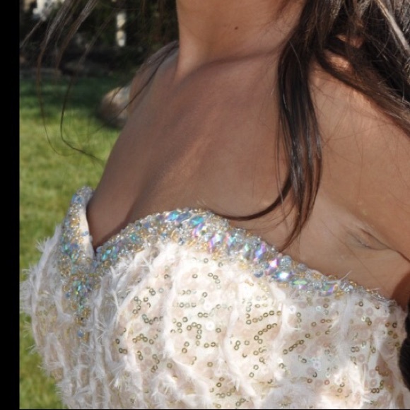 FAVIANA Exquisite-Classy Prom Gown/Dress - Picture 2 of 4