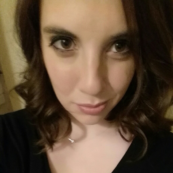 Meet your Posher, Laura - Picture 1 of 1