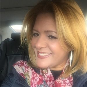 Meet your Posher, Julia