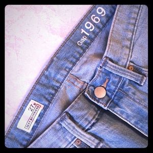 GAP SEXY BOYFRIEND CAPRI SIZE 27p LIKE NEW