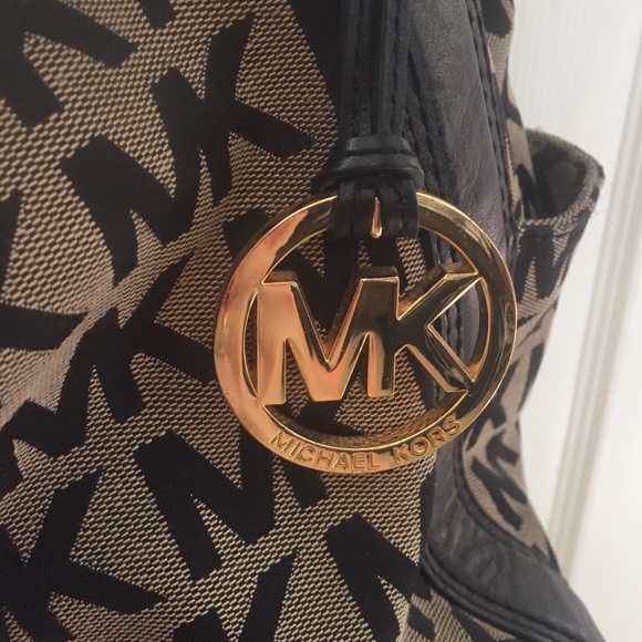 Michael kors purse - Picture 2 of 4