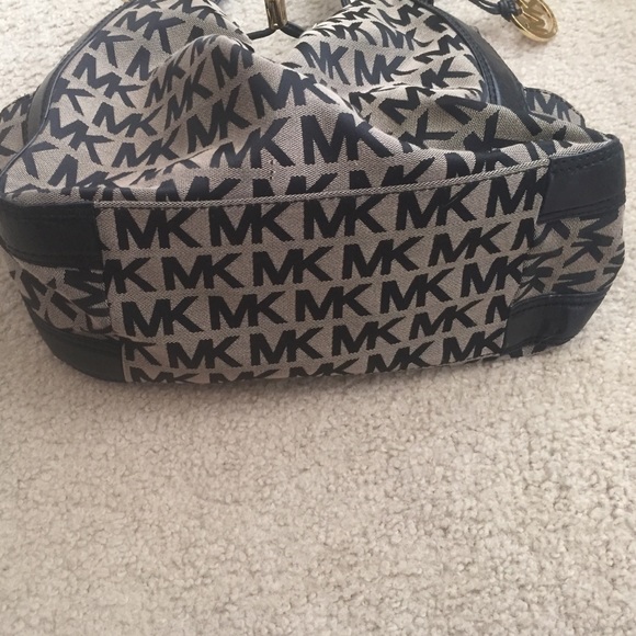 Michael kors purse - Picture 3 of 4