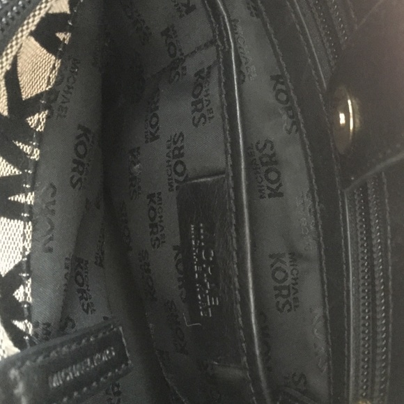 Michael kors purse - Picture 4 of 4