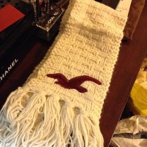 Hollister scarf