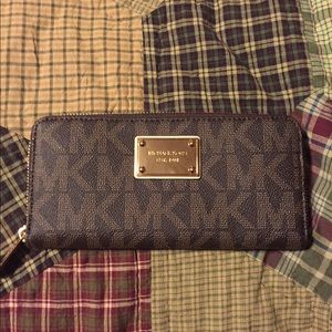 NWOT Authentic Michael Kors signature wallet