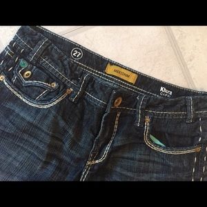 MEK DENIM. KHORA CAPRI. SIZE 27 LIKE NEW