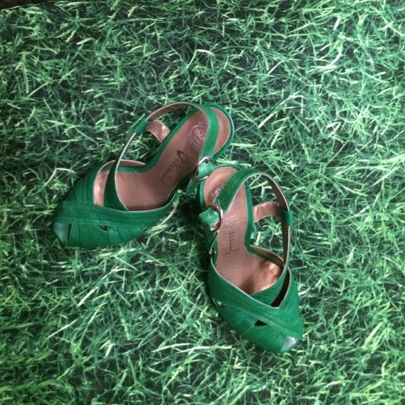 where are jeffrey campbell shoes made