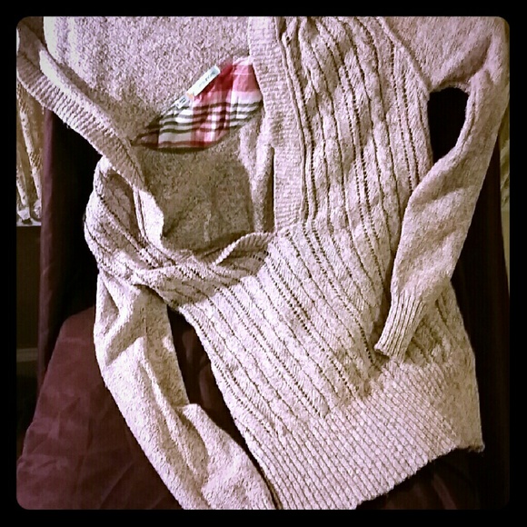 Rose colored pullover sweater with hood