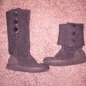 Knitted grey uggs