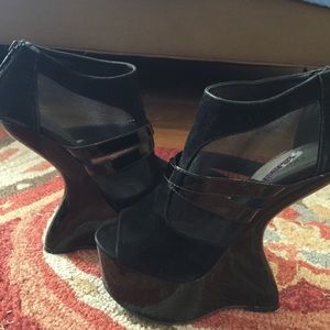 Chinese laundry very unique heels!