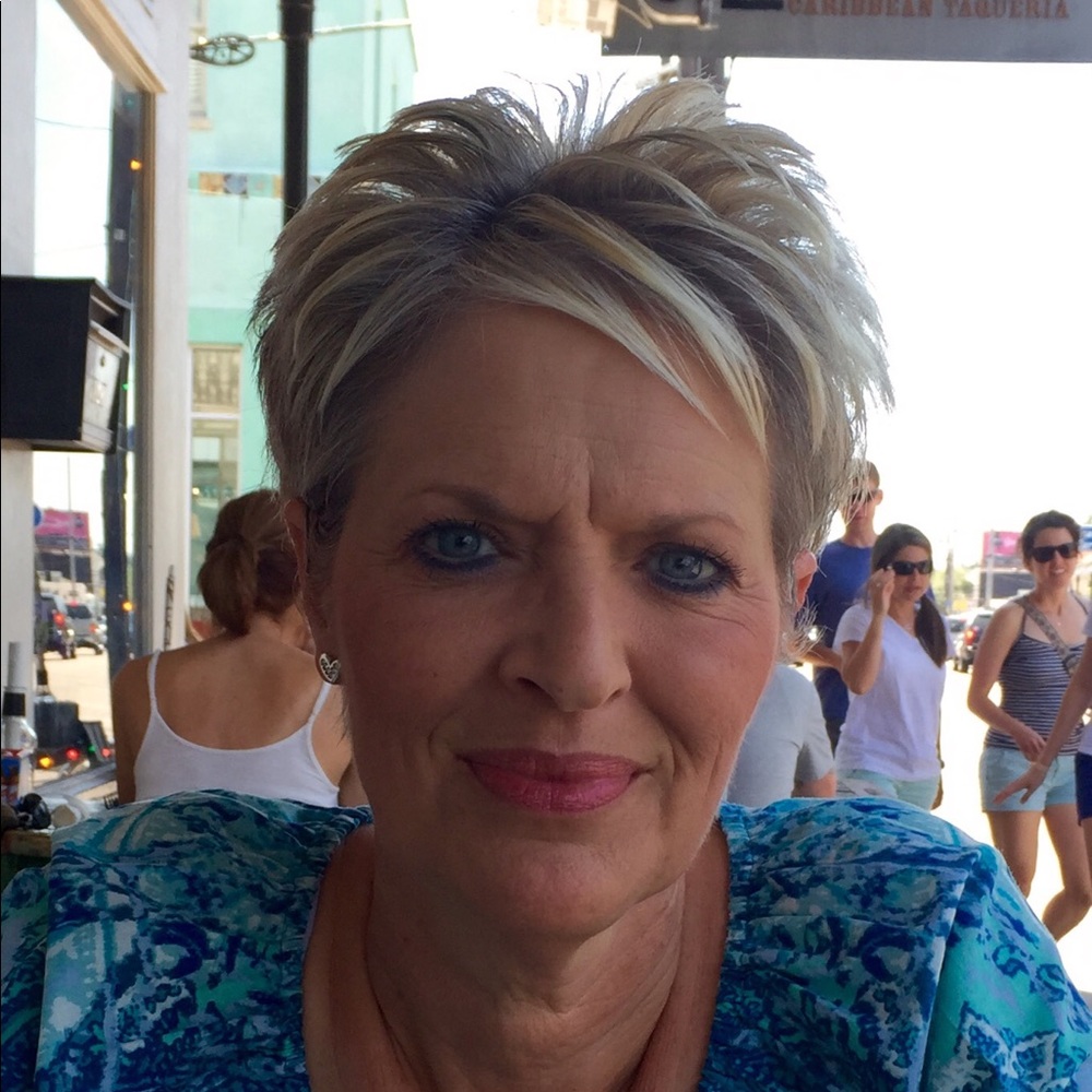 Meet your Posher, Debra