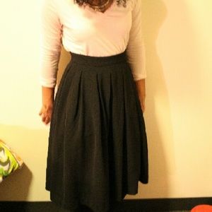 NWT Sophisticated long pleated black skirt