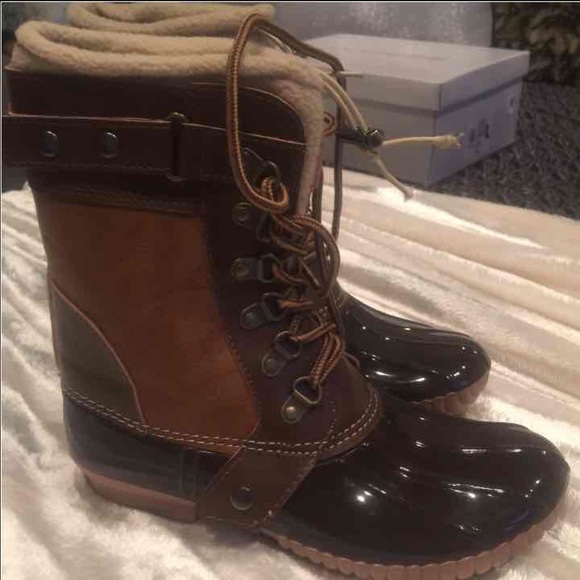 Duck boots
