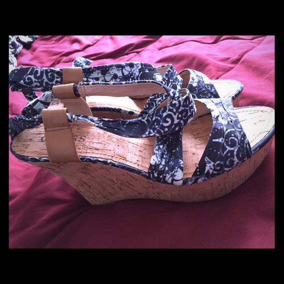 Guess wedges