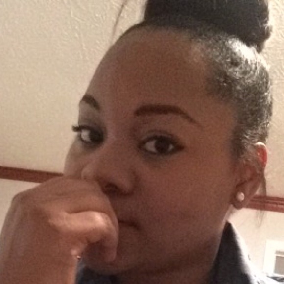 Meet your Posher, Tori - Picture 1 of 1