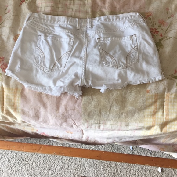 White shorts - Picture 2 of 3