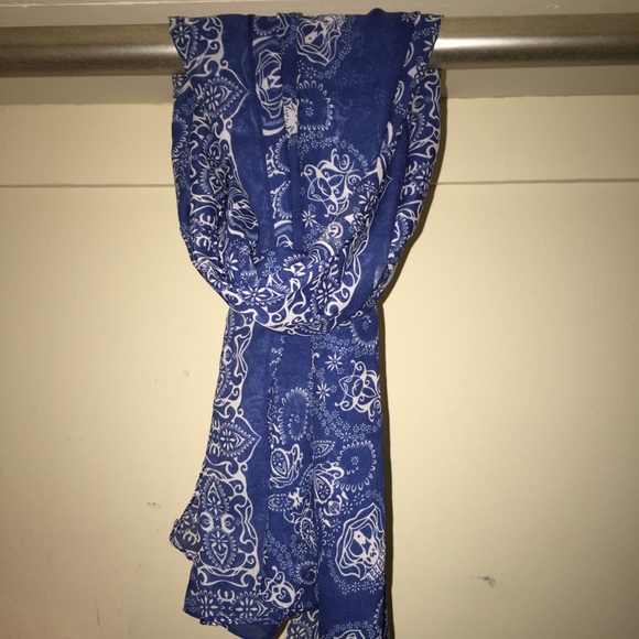 Scarf - Picture 2 of 3