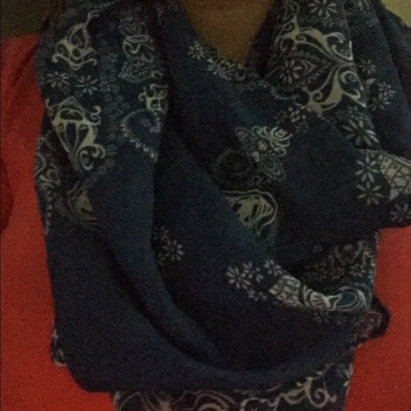 Scarf - Picture 3 of 3