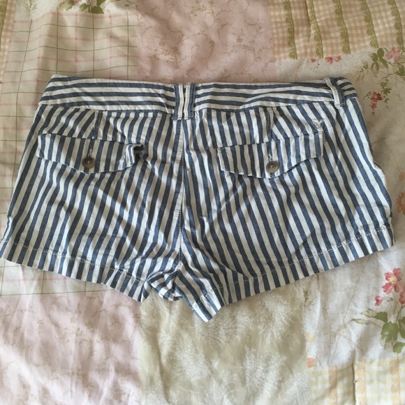 Striped shorts - Picture 2 of 3