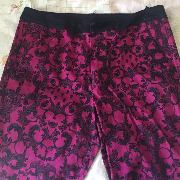 Burgundy & black capris - Picture 2 of 2