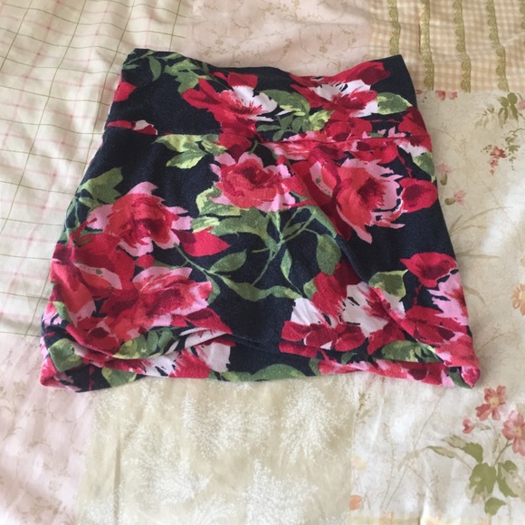 Cute mini skirt - Picture 1 of 1