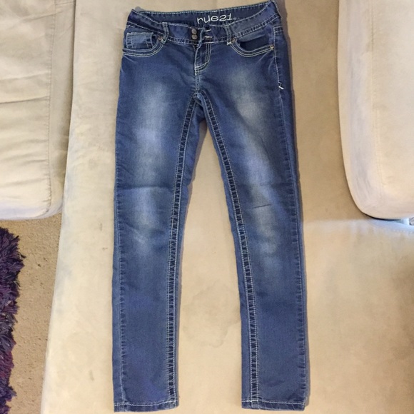 PRICE CUT! Rue21 skinny jeans size 1/2 short
