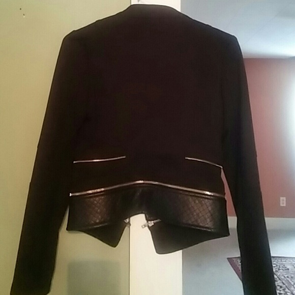 Stylish & classy!! - Picture 2 of 2