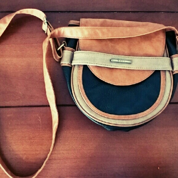 Roxy crossbody
