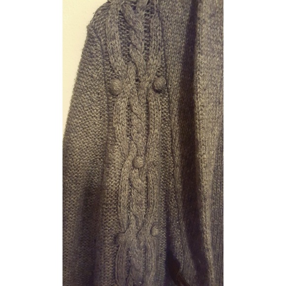 SALE🎉Comfy Gray Sweater - Picture 4 of 4