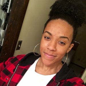 Meet your Posher, Adrienne