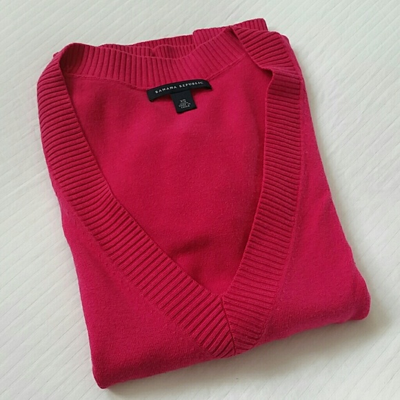 BANANA REPUBLIC SILK V-NECK SWEATER