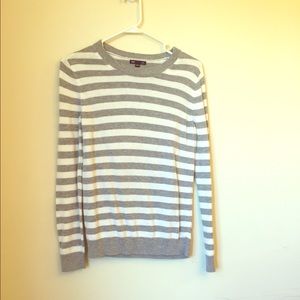 Gap sweater