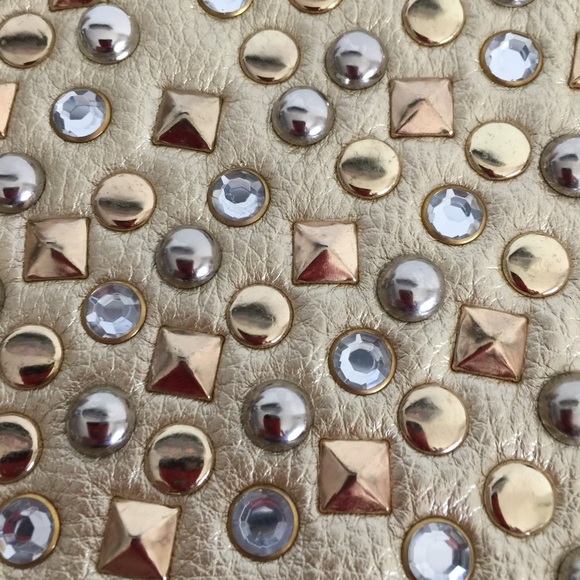 🎉SOLD🎉 Goldie Clutch Bag - Picture 4 of 4