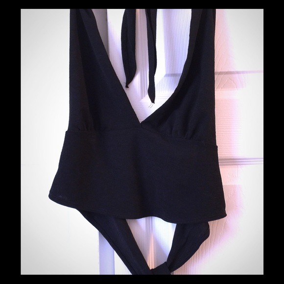 90's Black Halter Top!