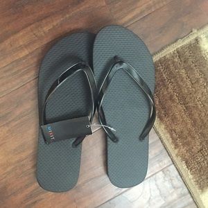 Plain black NWT flip flops