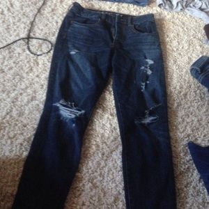Skinny jeans with holes