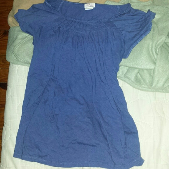 Maternity shirts