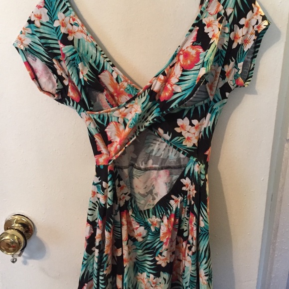 Crisscross Hawaiian PINK skater dress - Picture 3 of 3