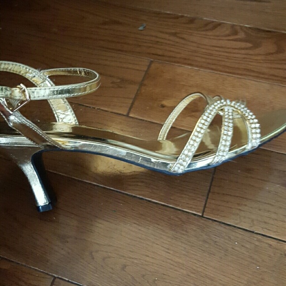 Gold heels - Picture 2 of 4