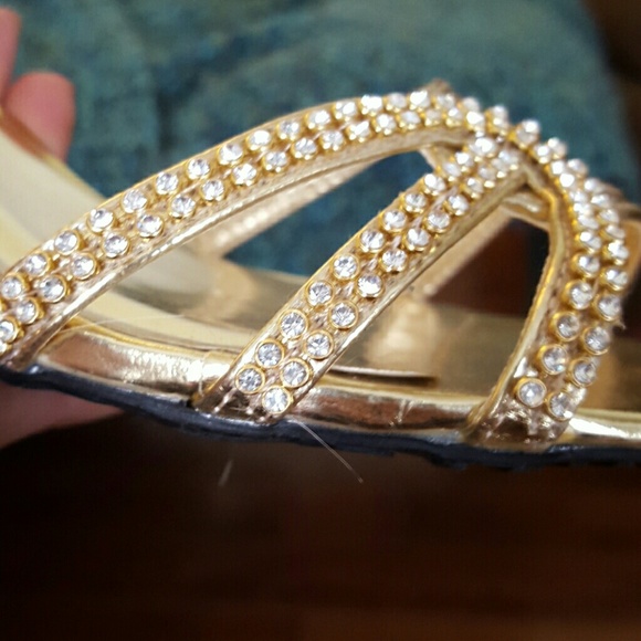 Gold heels - Picture 3 of 4