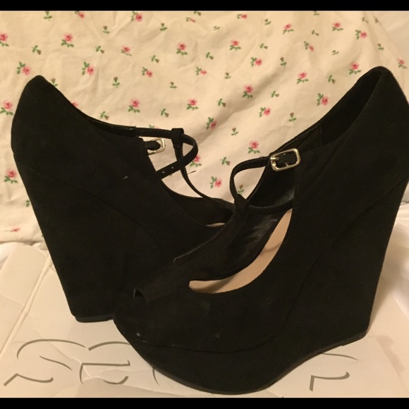 Black Wedges