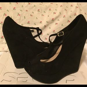Black Wedges