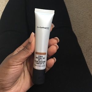 Mac studio moisture tint in dark deep.