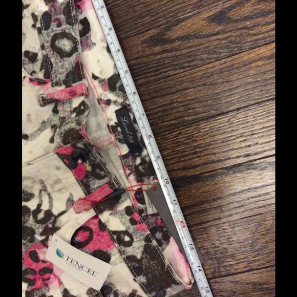 Level 99 🌺 ANTHROPOLOGIE floral skinny jeans sz 26 NWT gorge! Fits 4/6 so cute! - Picture 2 of 4