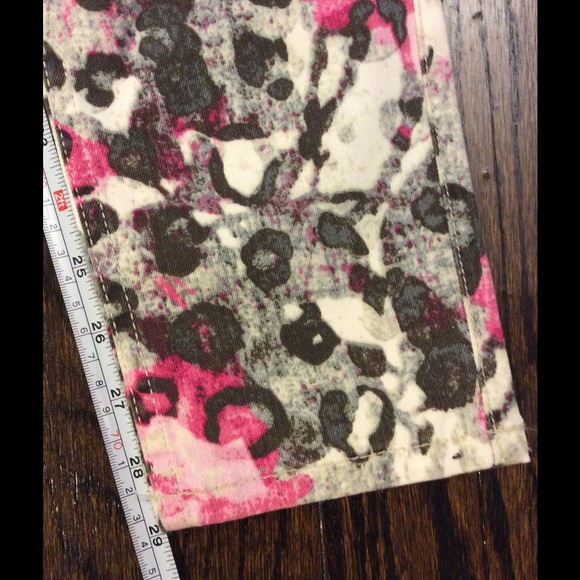 Level 99 🌺 ANTHROPOLOGIE floral skinny jeans sz 26 NWT gorge! Fits 4/6 so cute! - Picture 3 of 4