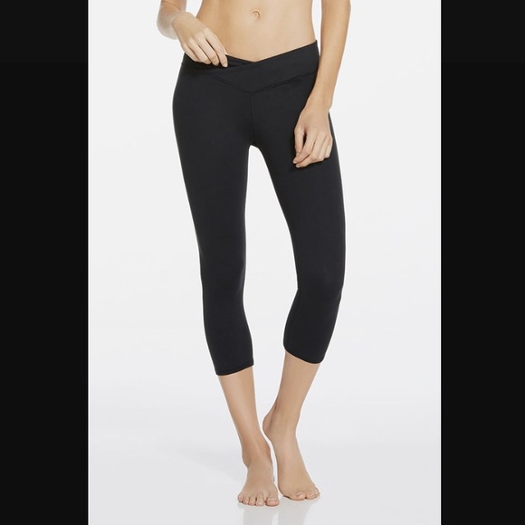 Fabletics Winn Mid Ride Capri