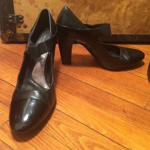 Vera Wang formal heel