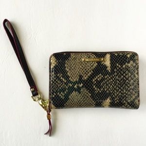🎀EASTER SALE🎀Stella &Dot faux snakeskin wristlet