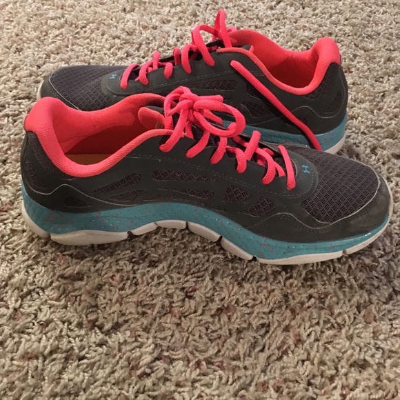 Women's Under armour shoes - Picture 2 of 3