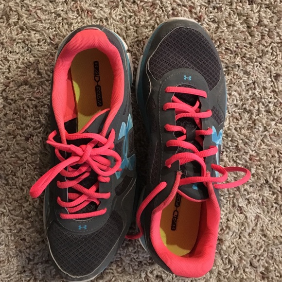 Women's Under armour shoes - Picture 3 of 3